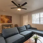 Central Apartment In Arcadia With Pool